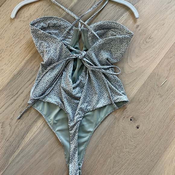 AMAZING BODYSUIT!!! - Picture 2 of 2